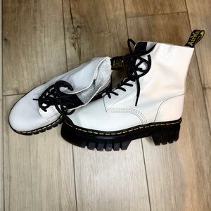Dr. Martens Audrick 8 Eye Platform Boots White Size 8 Like New